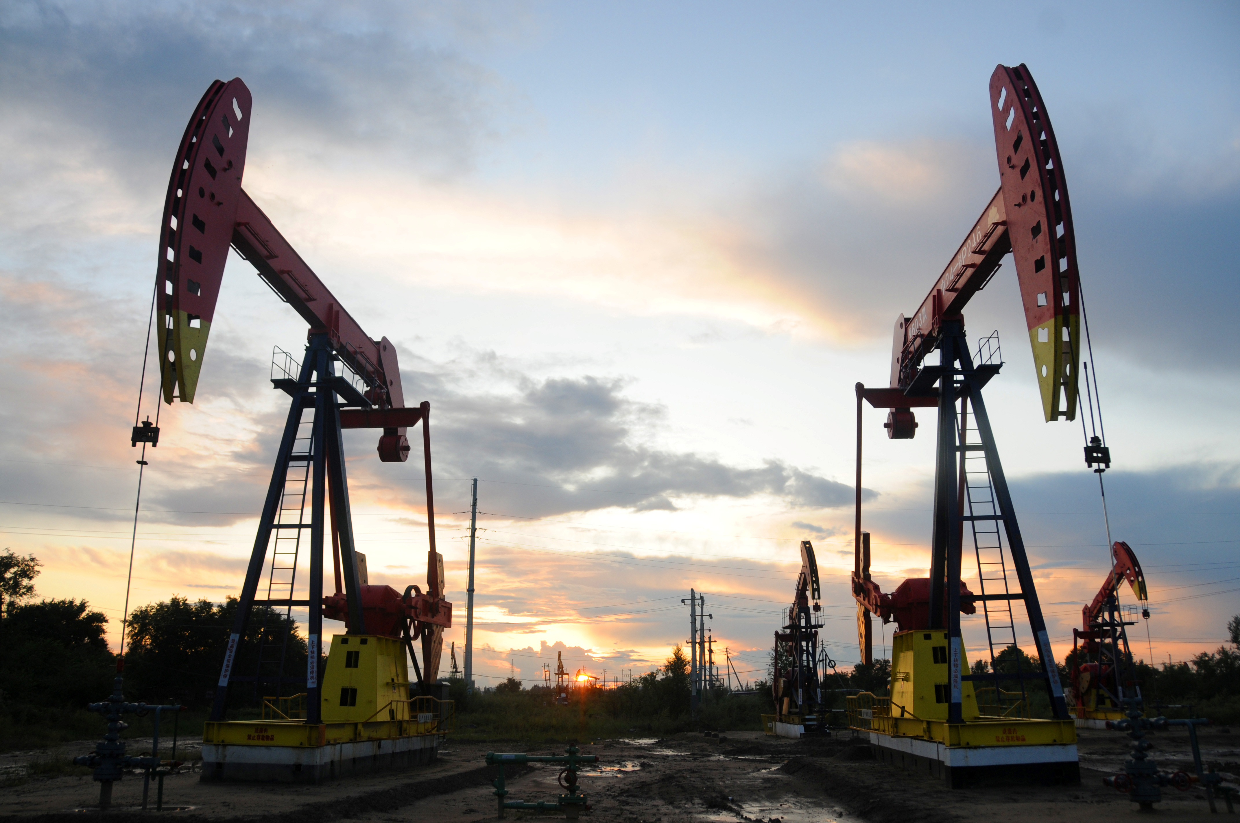 Bloomberg: Crude Oil Buckles as Recession Angst Rattles Commodity Investors