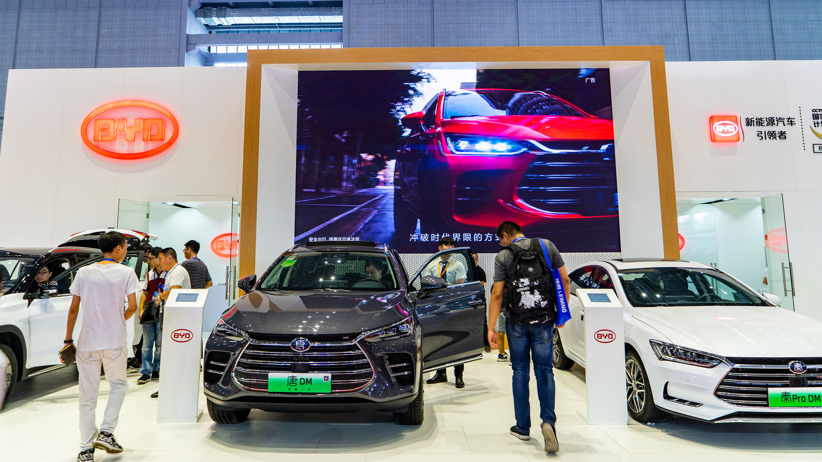 BYD Dives as Buffet Rumored to Cut Stake in Chinese Electric Car, Battery Maker