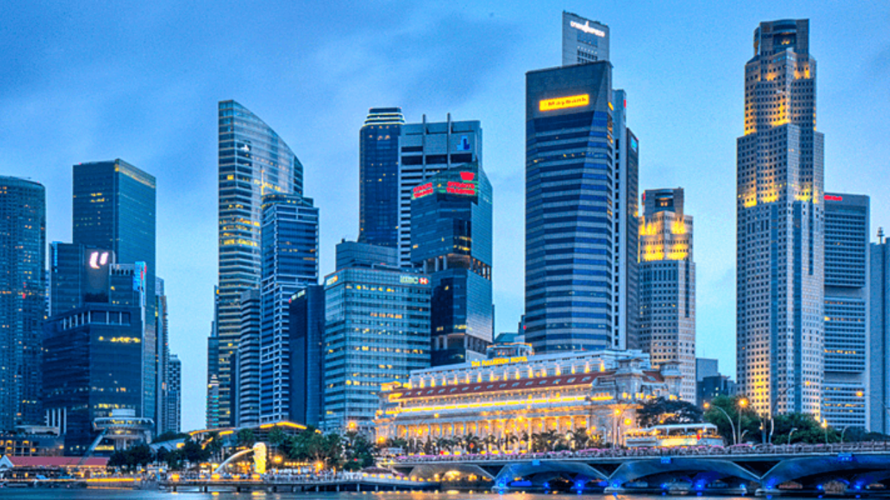 BB: Singapore Questions Top Banks on Exposure to Evergrande Fallout